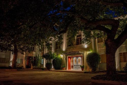 a building with a red door at night at Hotel Oiti in Loutra Ipatis