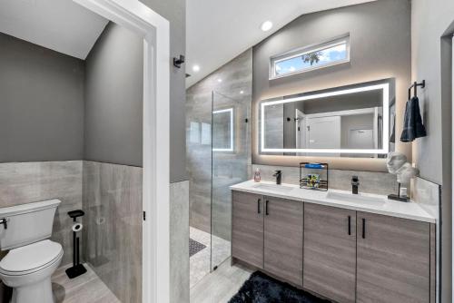 a bathroom with a shower and a toilet and a sink at Staycation Station-Busch Gardens-Adventure Island-USF-Ampitheater-YBOR in Tampa