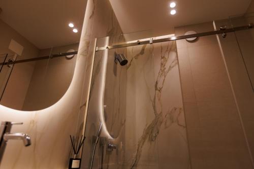 a bathroom with a shower and a mirror at Modern Luxury Apartment 3 Inima Chisinaului in Chişinău