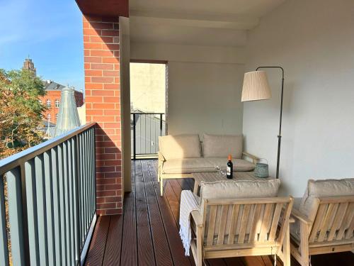 Apartament przy Rynku z Tarasem i Parkingiem - Blisko PreZero Arena