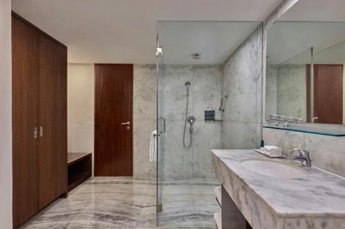 Koupelna v ubytování Four Points by Sheraton Hotel and Serviced Apartments Pune