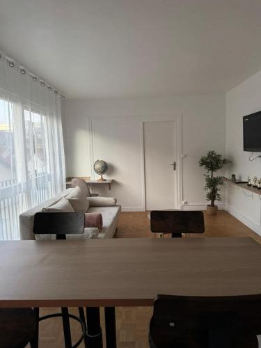 Courbevoie Apartment - HBA