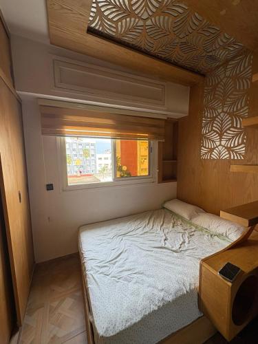 Ένα ή περισσότερα κρεβάτια σε δωμάτιο στο Hassan Rabat Apartment