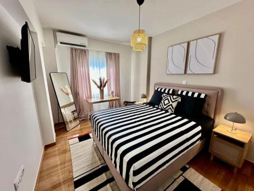 Bright 1BR in Prime Psyri l Private Balcony Athens