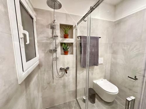 Bright 1BR in Prime Psyri l Private Balcony Athens