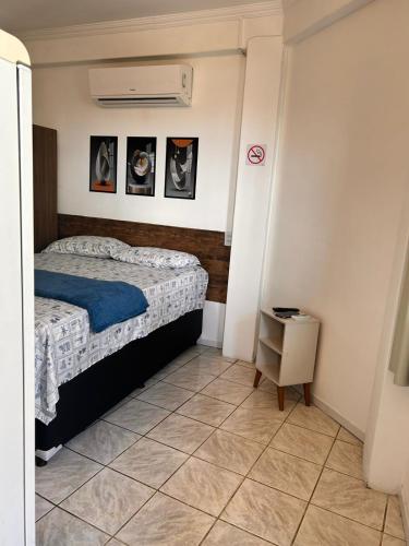 Ένα ή περισσότερα κρεβάτια σε δωμάτιο στο Condomínio Boa Ideia