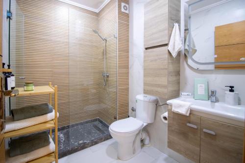a bathroom with a shower and a toilet and a sink at Fun and Sun - Appartement de luxe - Dahomey Beach - Bouznika in Bouznika