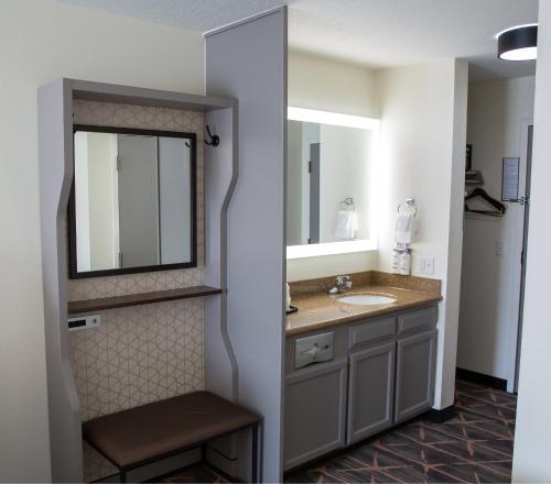 Un baño de Holiday Inn Redding by IHG
