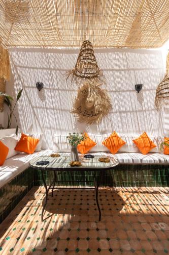 a room with a white couch and a table at Charm and Calm - Superbe appartement de luxe - Dahomy Beach - Bahia Beach in Bouznika