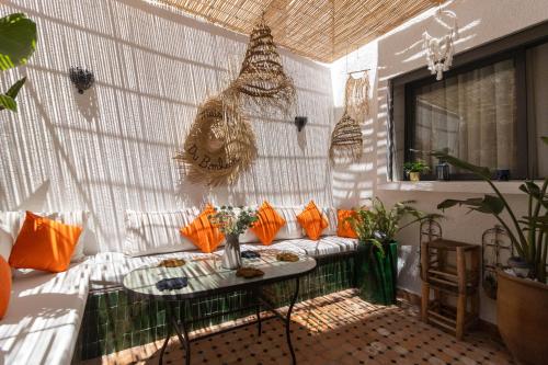 a living room with a couch and a table at Charm and Calm - Superbe appartement de luxe - Dahomy Beach - Bahia Beach in Bouznika