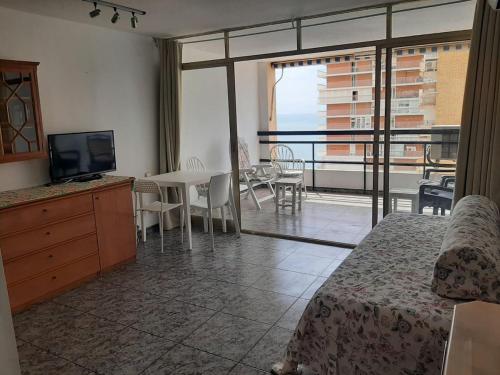 Alicante B, Tram Isleta-Albufereta, terraza con vistas al mar