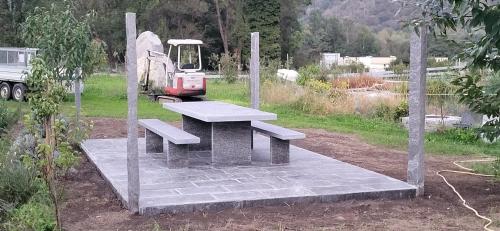 Aed väljaspool majutusasutust Casa Oliver, tra la Calanca e i castelli di Bellinzona