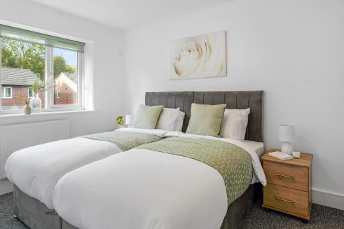 Postel nebo postele na pokoji v ubytování Quiet Home In St Helens Near Haydock Park Racecourse & Liverpool, Free Parking