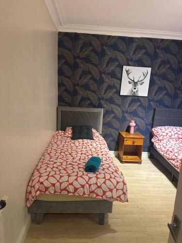 Postel nebo postele na pokoji v ubytování Georges 47 king street Apartment