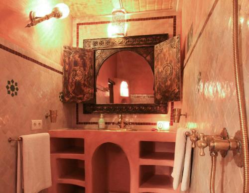 a bathroom with a sink and a mirror at Dar Rio Oro in Dakhla