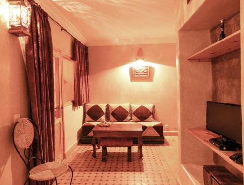 a living room with a couch and a table at Dar Rio Oro in Dakhla