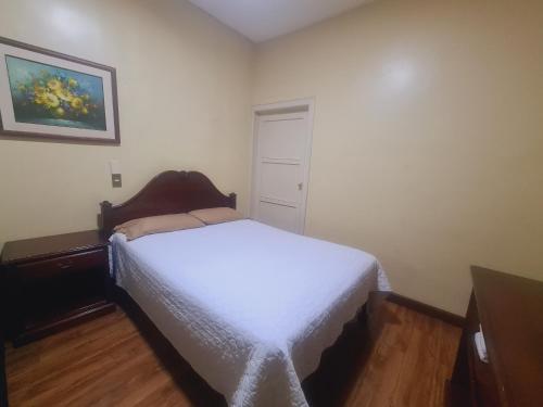 Voodi või voodid majutusasutuse Hotel Luis cordero centro historico cuenca toas