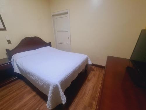 Voodi või voodid majutusasutuse Hotel Luis cordero centro historico cuenca toas
