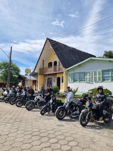 a group of motorcycles parked in front of a house at Pousada girassol in Urubici