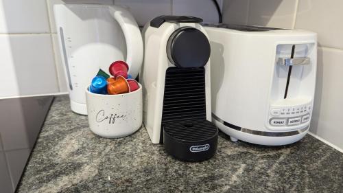 a spatula sitting next to a coffee maker at City Apartment 2xfree parking - Pool - Gym Wi-Fi in Perth