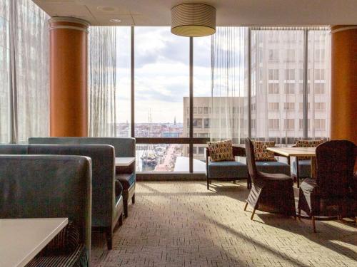 Posezení v ubytování Comfort Inn & Suites Baltimore Inner Harbor