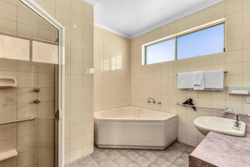Ένα μπάνιο στο Comfort Inn Robe
