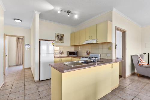 Η κουζίνα ή μικρή κουζίνα στο Comfort Inn Robe