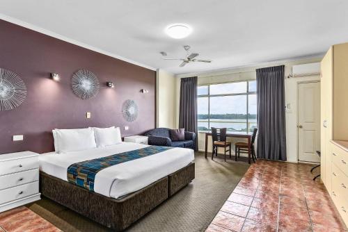 Ένα ή περισσότερα κρεβάτια σε δωμάτιο στο Comfort Inn Robe