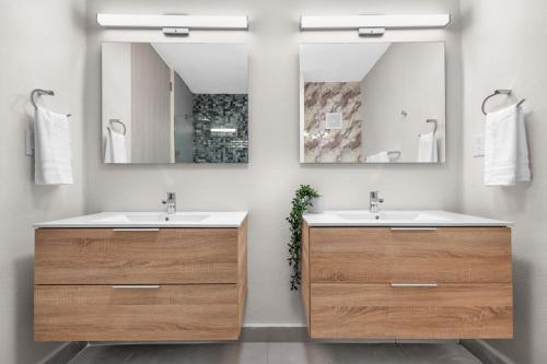 Ένα μπάνιο στο BrandNew Isla Verde Condo Near Beach, Airport-Pool - Solemare II