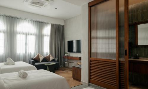 TV a/nebo společenská místnost v ubytování Bishop House