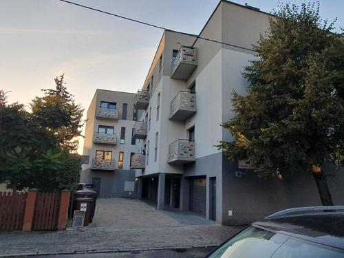 Το κτήριο όπου στεγάζεται  το διαμέρισμα
