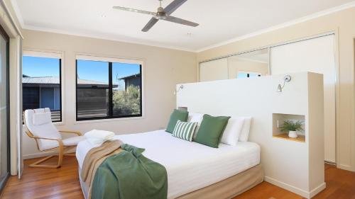 Una cama o camas en una habitación de The Break