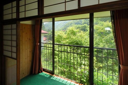Un balcón o terraza de 温湯温泉佐藤旅館