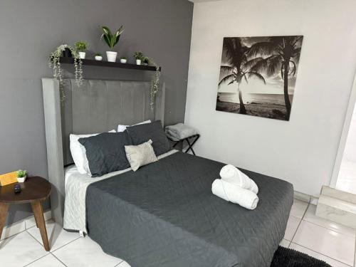 a bedroom with a bed and a table and palm trees at Brisa Serena in San Felipe