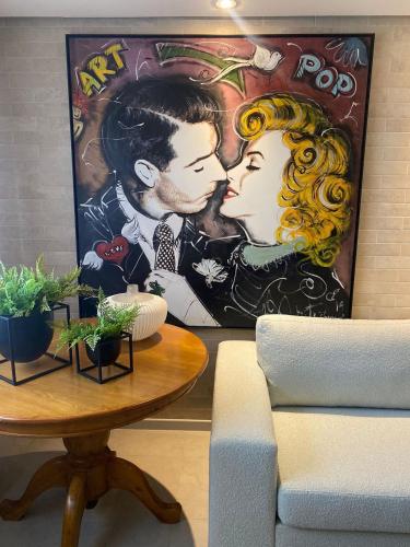 a painting of a couple kissing on a wall at Ed. Connext Loft (ref. Hotel Mercure Boulevard) in Curro Velho