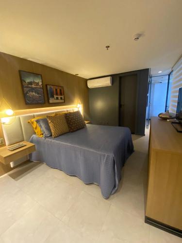a bedroom with a bed with two pillows at Ed. Connext Loft (ref. Hotel Mercure Boulevard) in Curro Velho