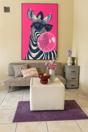 a living room with a zebra holding a pink donut at Galería living in San Salvador