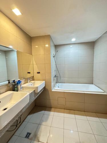 Bagno di Luxury Penthouse & High-Floor Hotel near City of Dreams, Airport, Okada, and Solaire Casino