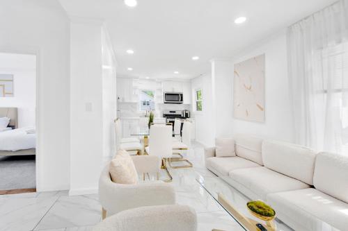 Gallery image of Luxury 5 BR 2BA Apt NYC Sleeps 16 with Free Parking! in Yonkers
