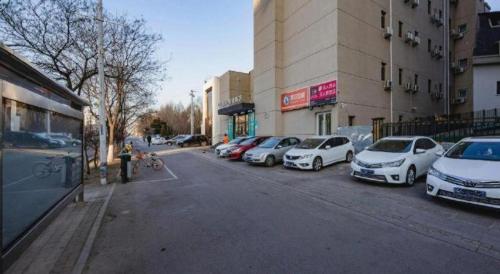 a row of cars parked in a parking lot at Xana Lite Shenyang Beiling Park Liaoning Building Branch in Shenyang