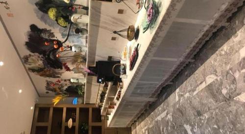 a room with a ceiling with paintings on the walls at East Queen Hotel (Xi'an Beimen Metro Station) in Xi'an