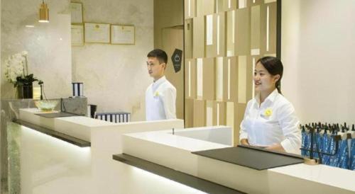 Μέλη του προσωπικού του Echarm Hotel Jianshui Gucheng