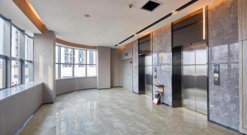 a large room with a hallway with doors and windows at Echarm Hotel Liuzhou High-speed Railway Station in Liuzhou