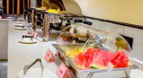 a bunch of fruits in a plastic container on a counter at GreenTree Inn Express Yingtan Yujiang Railway Station in Yingtan