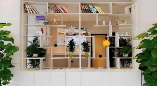 a room with white shelves filled with plants at GreenTree Inn Express Yingtan Yujiang Railway Station in Yingtan
