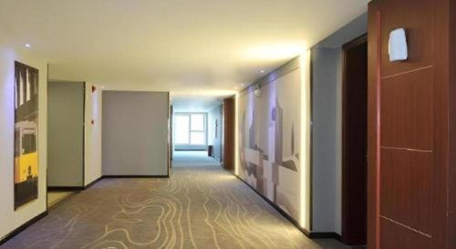 a hallway of an office building with a long corridor at VX Hotel Chengdu Shuangliu Airport Sainawei in Chengdu