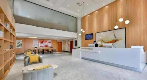 a lobby of a hospital with a large screen at Green Tree Inn Express Zhejiang Zhoushan Xincheng Zheda in Zhoushan