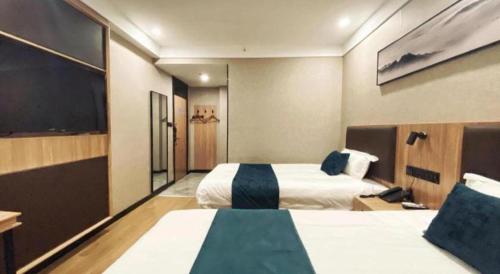 Ένα ή περισσότερα κρεβάτια σε δωμάτιο στο Shell Hotel Shandong Jinan Daming Lake
