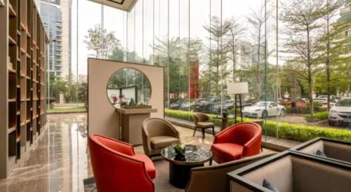 a lobby with chairs and a mirror in a building at Echeng Hotel Nanning the Mixc Convention in Nanning
