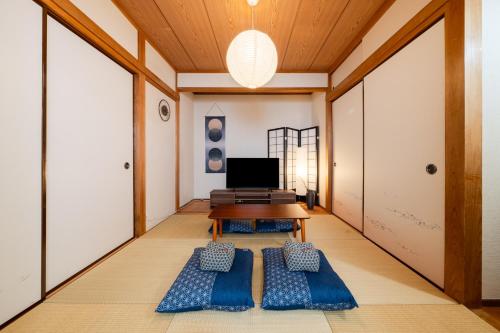 SKY Building 201 - Easy Airport Access & Comfortable Stay